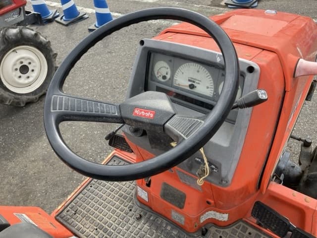Tractor — Auction (lot 8462-2084)