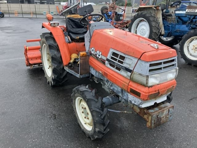 Tractor — Auction (lot 8462-2085)