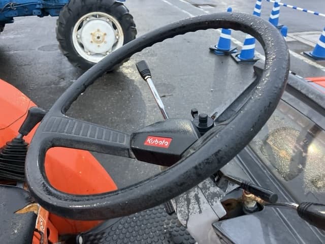 Tractor — Auction (lot 8462-2085)