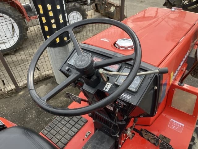 Tractor — Auction (lot 8462-2087)