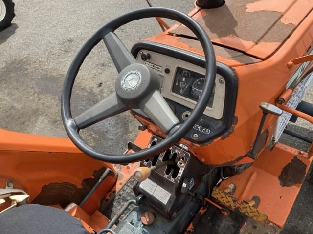 Tractor — Auction (lot 8462-2091)