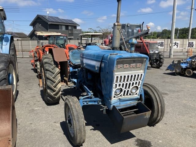 Tractor — Auction (lot 8462-2113)