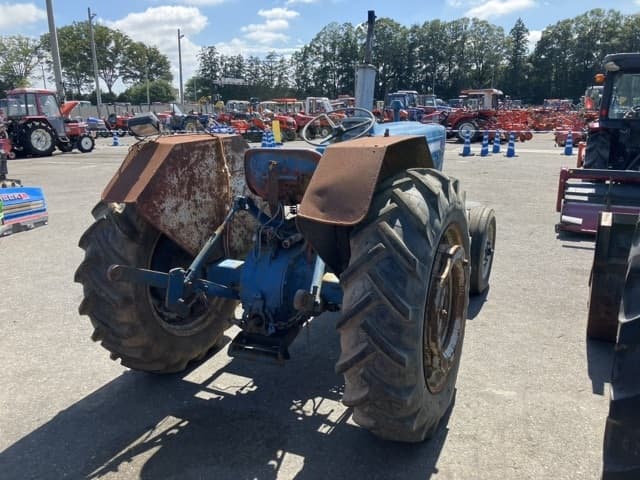 Tractor — Auction (lot 8462-2113)