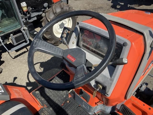 Tractor — Auction (lot 8462-2117)