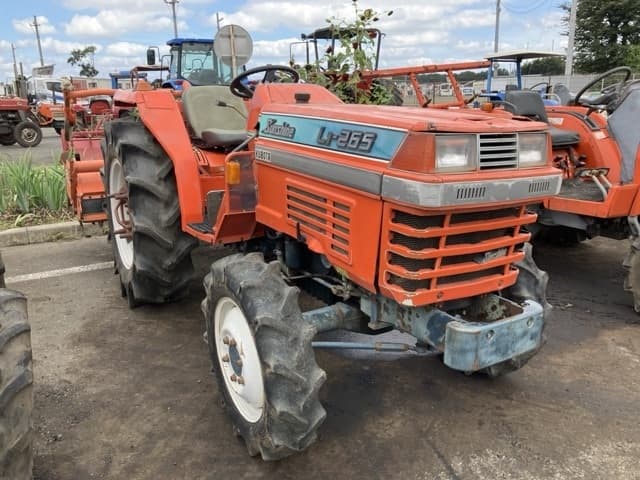 Tractor — Auction (lot 8462-2181)