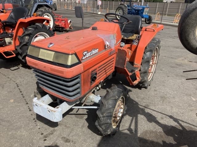 Tractor — Auction (lot 8462-2207)