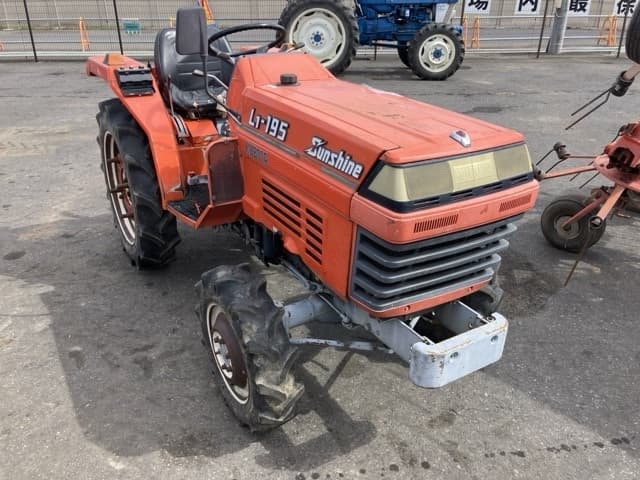 Tractor — Auction (lot 8462-2207)
