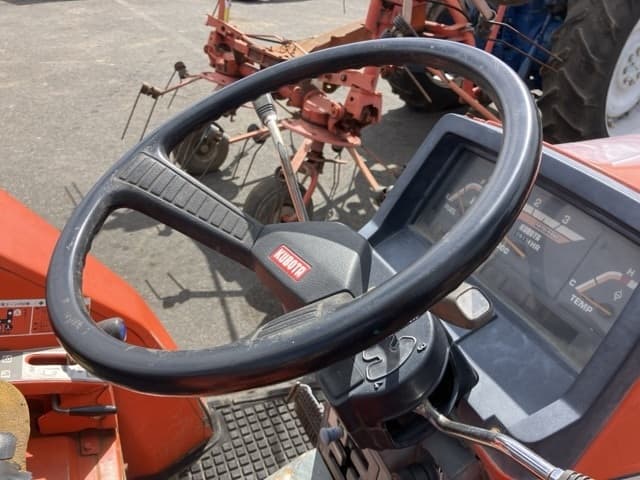 Tractor — Auction (lot 8462-2207)