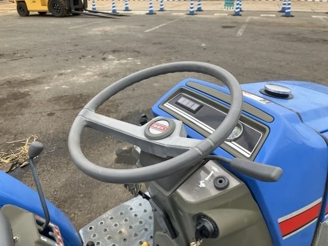 Tractor — Auction (lot 8462-2211)