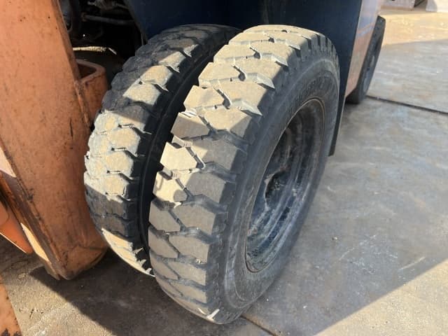 Forklift — Auction (lot 8462-24007)