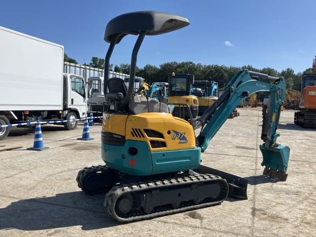 MINI EXCAVATOR — Auction (lot 8462-242)
