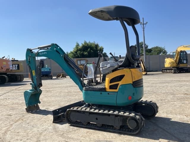 MINI EXCAVATOR — Auction (lot 8462-242)
