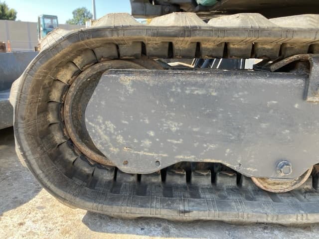 MINI EXCAVATOR — Auction (lot 8462-242)