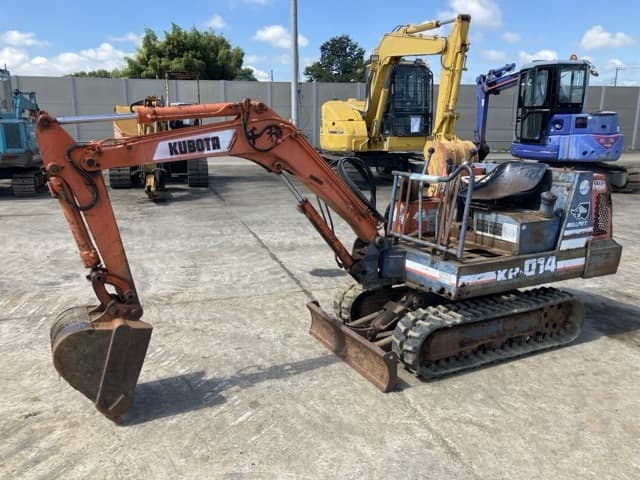 MINI EXCAVATOR — Auction (lot 8462-250)