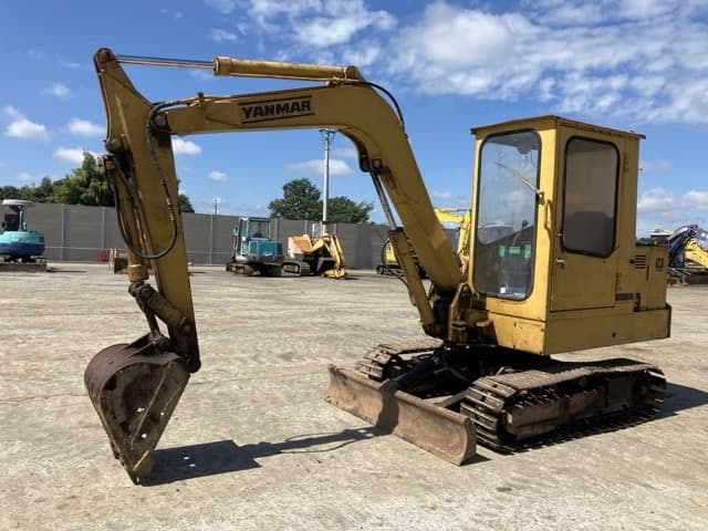 MINI EXCAVATOR — Auction (lot 8462-251)
