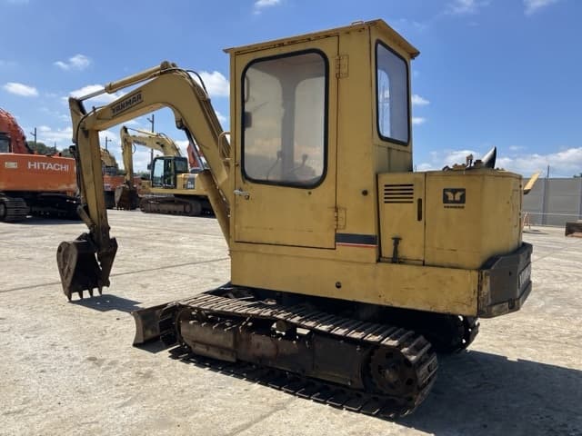 MINI EXCAVATOR — Auction (lot 8462-251)