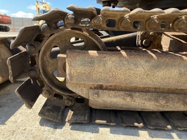 MINI EXCAVATOR — Auction (lot 8462-251)