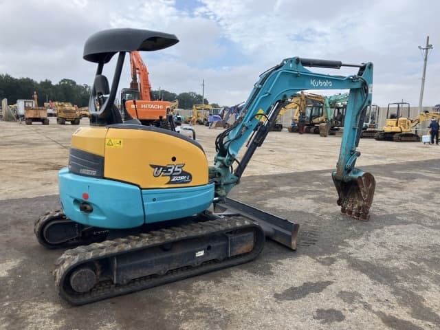 MINI EXCAVATOR — Auction (lot 8462-255)
