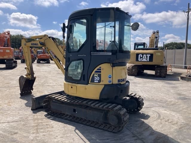 MINI EXCAVATOR — Auction (lot 8462-261)