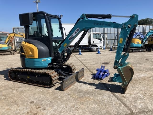 MINI EXCAVATOR — Auction (lot 8462-262)