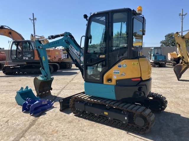 MINI EXCAVATOR — Auction (lot 8462-262)