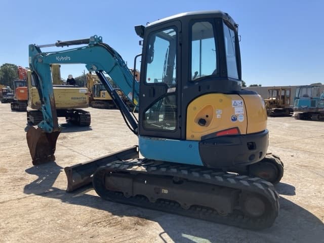 MINI EXCAVATOR — Auction (lot 8462-264)