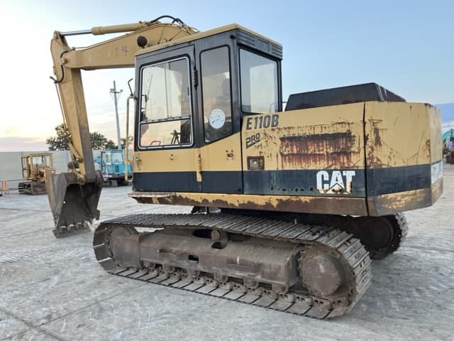 EXCAVATOR — Auction (lot 8462-332)