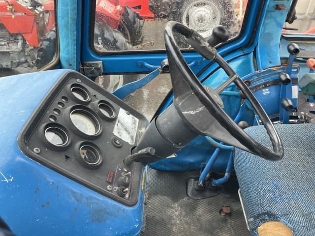 Tractor — Auction (lot 8462-3809)