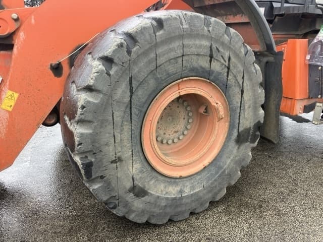 WHEEL LOADER — Auction (lot 8462-381)