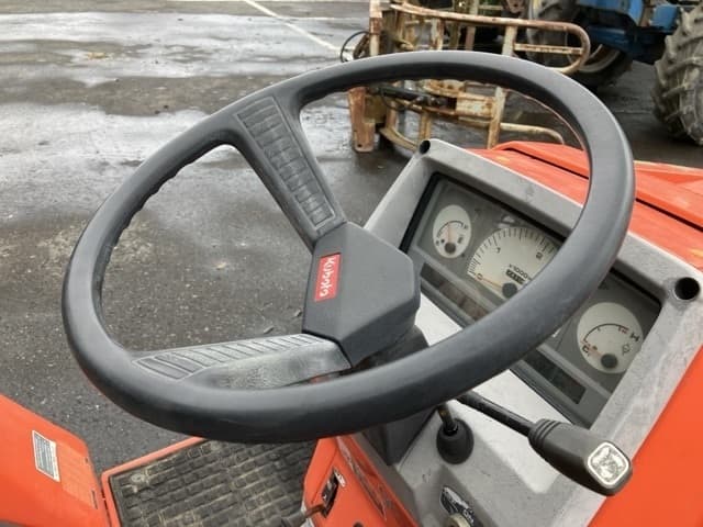 Tractor — Auction (lot 8462-3824)