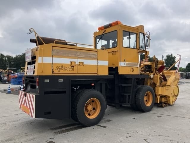 SNOW REMOVING MACHINE — Auction (lot 8462-391)