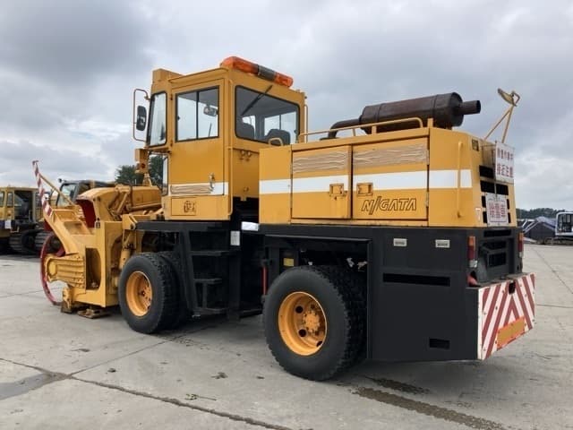 SNOW REMOVING MACHINE — Auction (lot 8462-391)