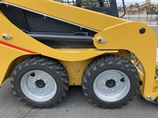 SKID STEER LOADER — Auction (lot 8462-400)