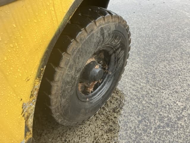 Forklift — Auction (lot 8462-4015)