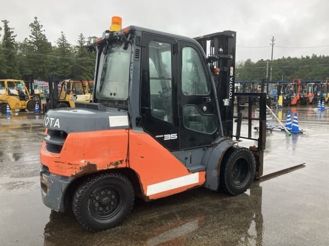 Forklift — Auction (lot 8462-4023)