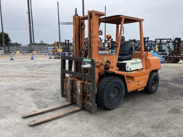 Forklift — Auction (lot 8462-4047)