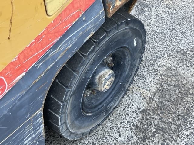 Forklift — Auction (lot 8462-4052)