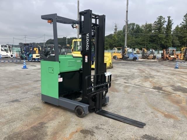 Reach Forklift — Auction (lot 8462-4076)