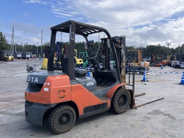Forklift — Auction (lot 8462-4080)