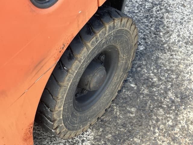 Forklift — Auction (lot 8462-4081)