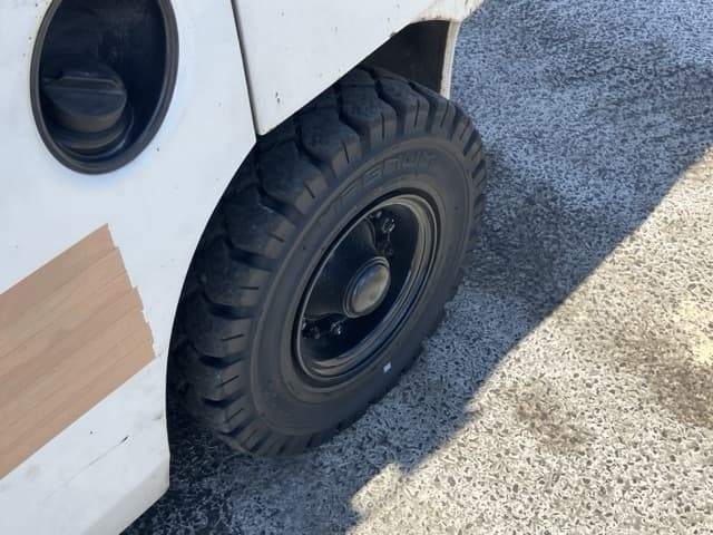 Forklift — Auction (lot 8462-4084)