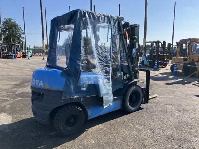 Forklift — Auction (lot 8462-4102)