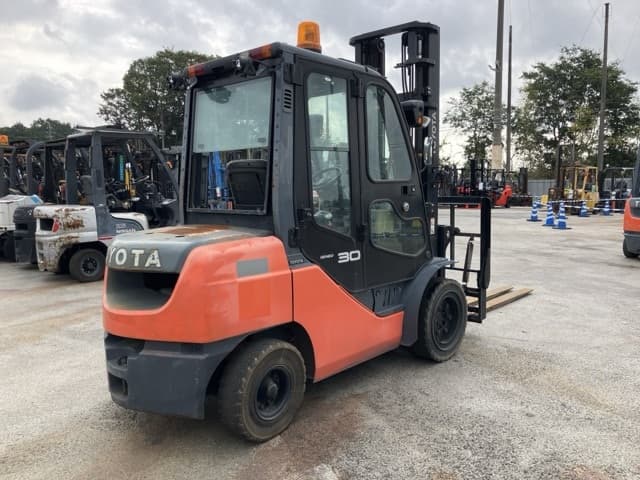 Forklift — Auction (lot 8462-4119)
