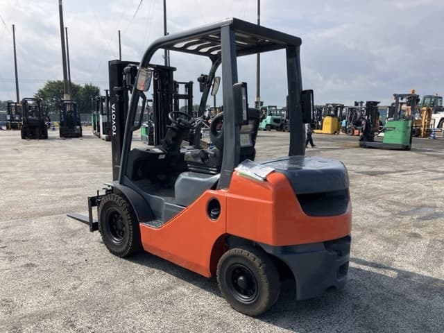 Forklift — Auction (lot 8462-4121)
