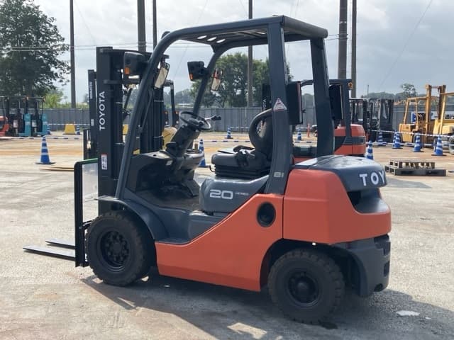 Forklift — Auction (lot 8462-4122)