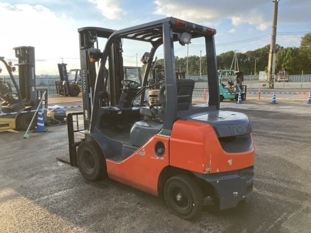 Forklift — Auction (lot 8462-4136)