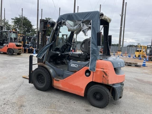 Forklift — Auction (lot 8462-4143)