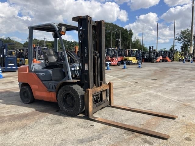 Forklift — Auction (lot 8462-4157)
