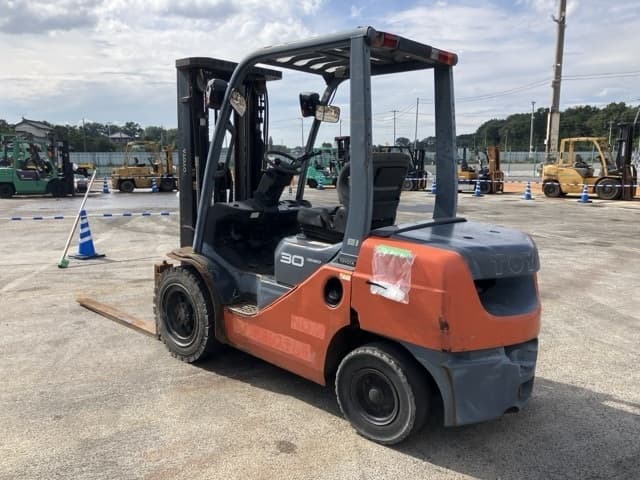 Forklift — Auction (lot 8462-4157)