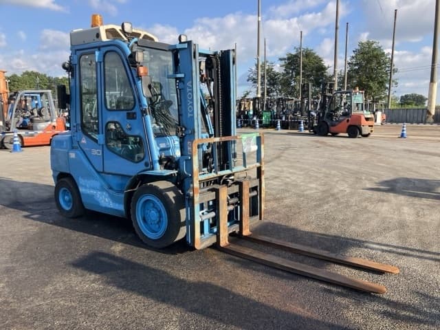 Forklift — Auction (lot 8462-4163)